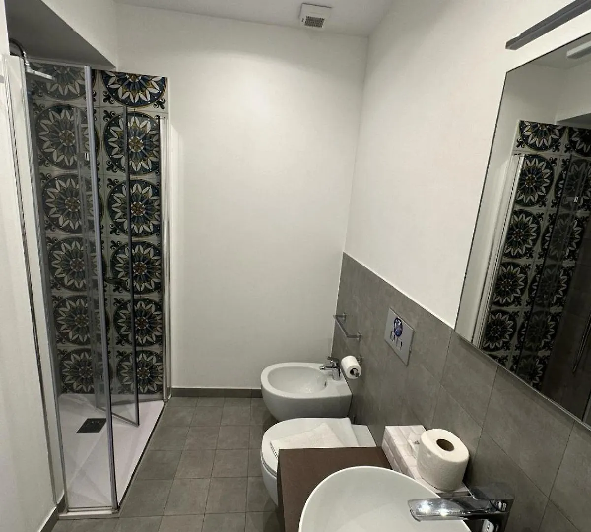 Sikelia-Sicilian Rooms CTA Bed & Breakfast